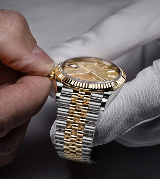 PENYENGGARAAN ROLEX ANDA