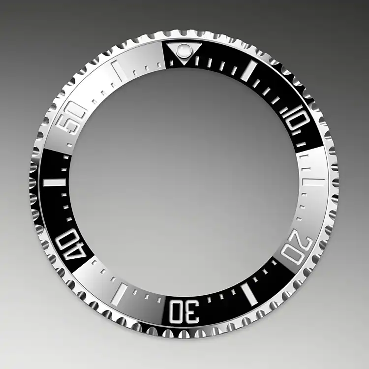 Bezel seramik dengan paparan pendarkilau